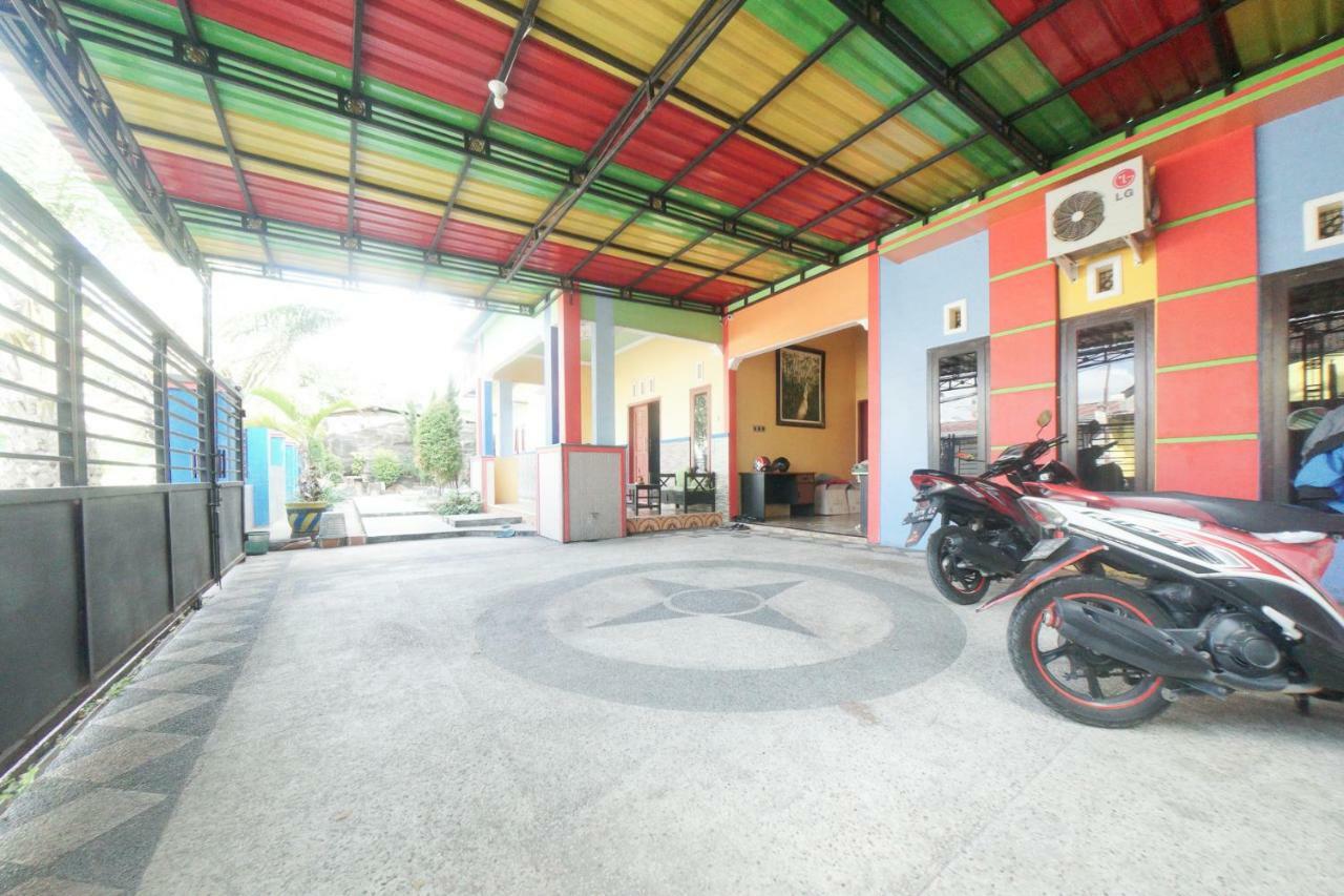Reddoorz Syariah Near Mall Roxy Banyuwangi 2 Екстериор снимка