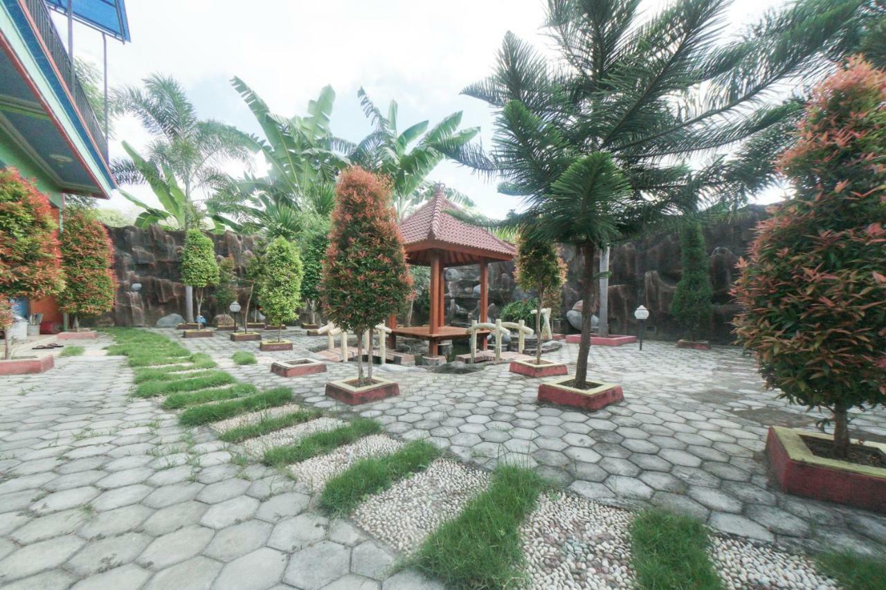 Reddoorz Syariah Near Mall Roxy Banyuwangi 2 Екстериор снимка
