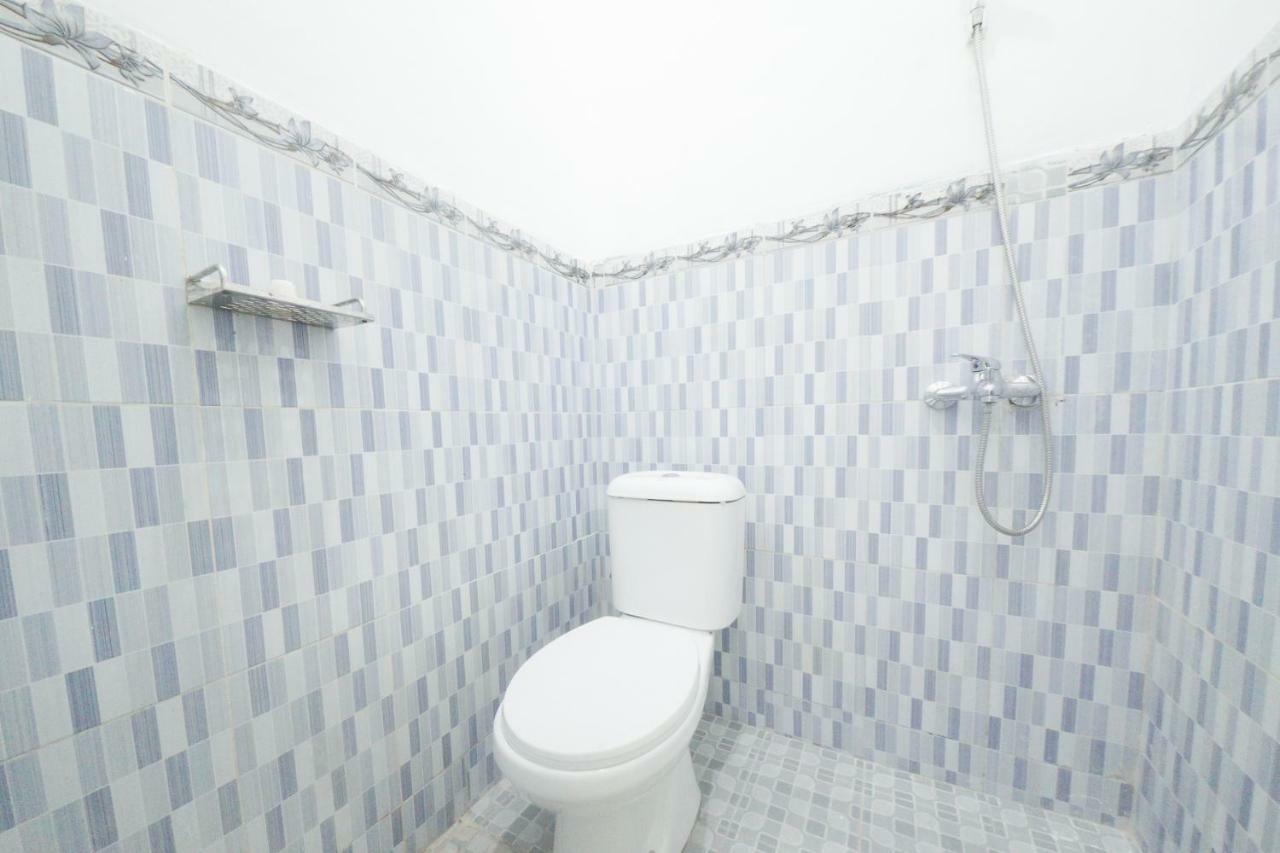 Reddoorz Syariah Near Mall Roxy Banyuwangi 2 Екстериор снимка