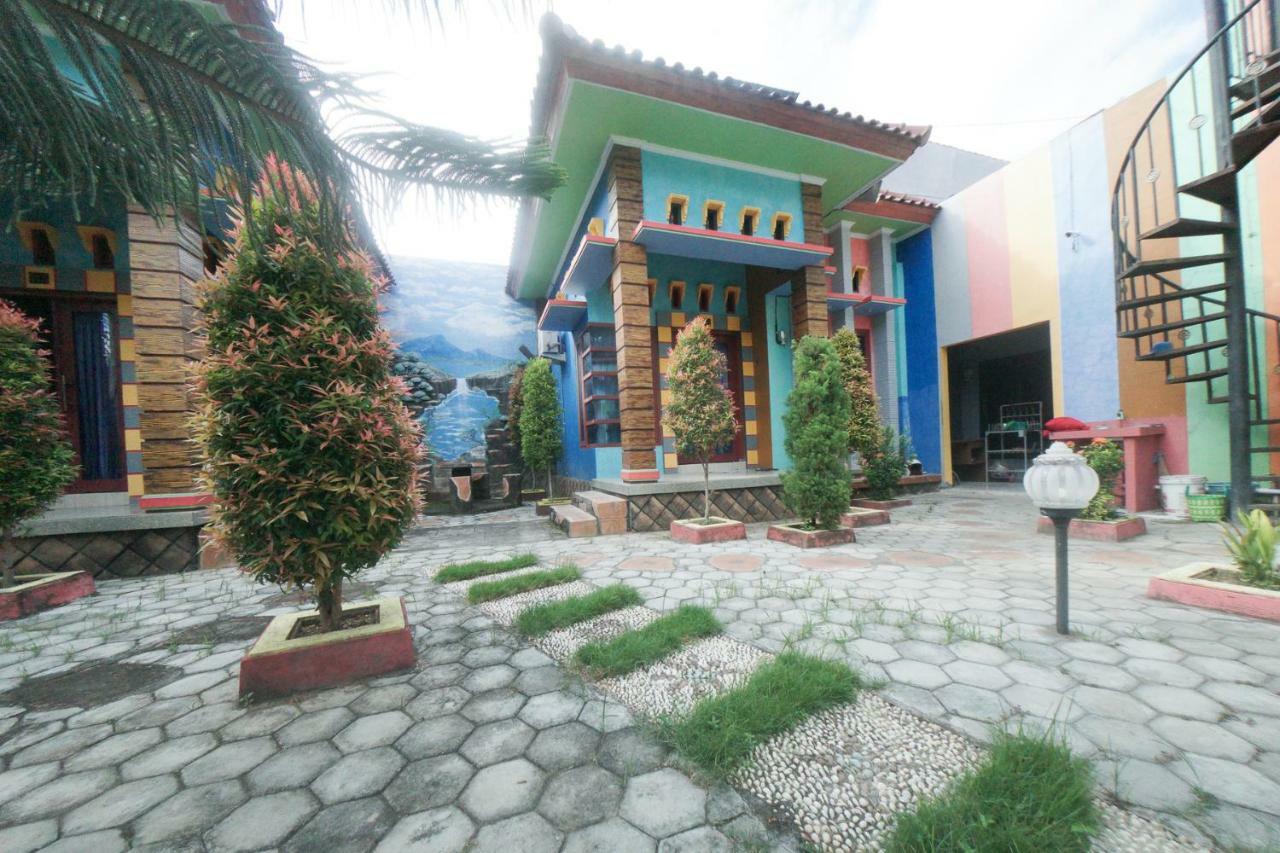 Reddoorz Syariah Near Mall Roxy Banyuwangi 2 Екстериор снимка