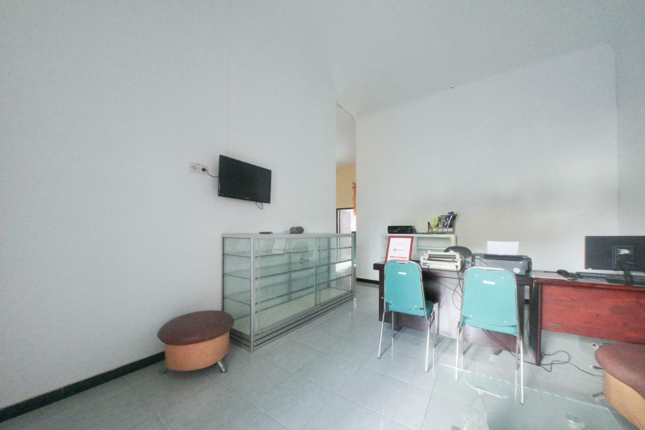 Reddoorz Syariah Near Mall Roxy Banyuwangi 2 Екстериор снимка
