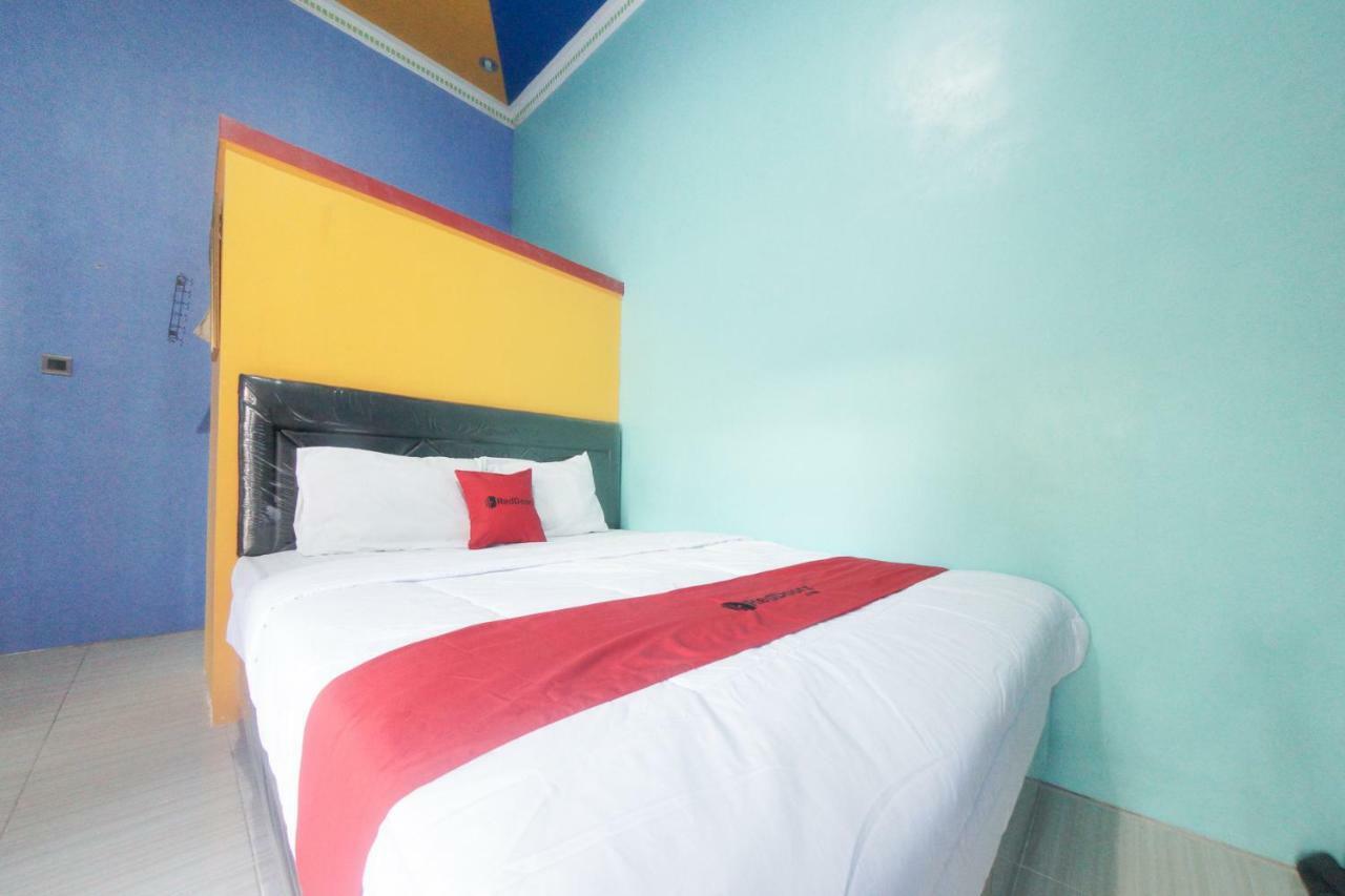 Reddoorz Syariah Near Mall Roxy Banyuwangi 2 Екстериор снимка